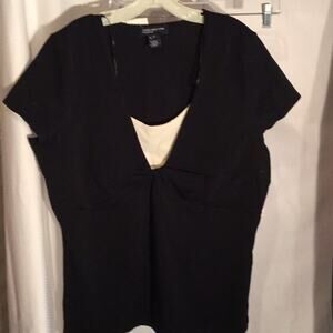 Black cap sleeve stretch cotton top w/ white inlay